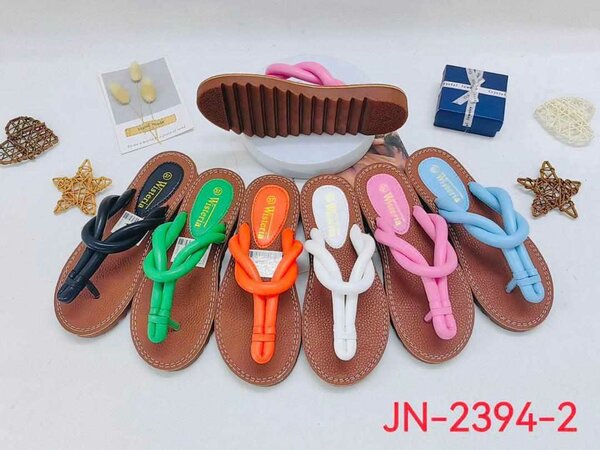 Flat slippers