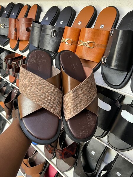 CHAUSSURES EN CUIR