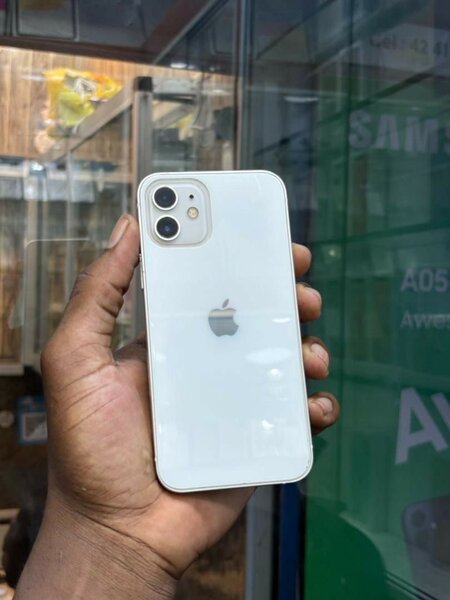 iPhone 12 simple