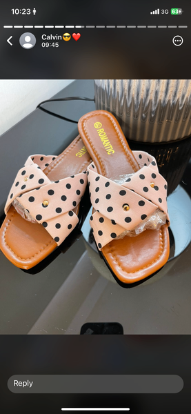 Flat slippers