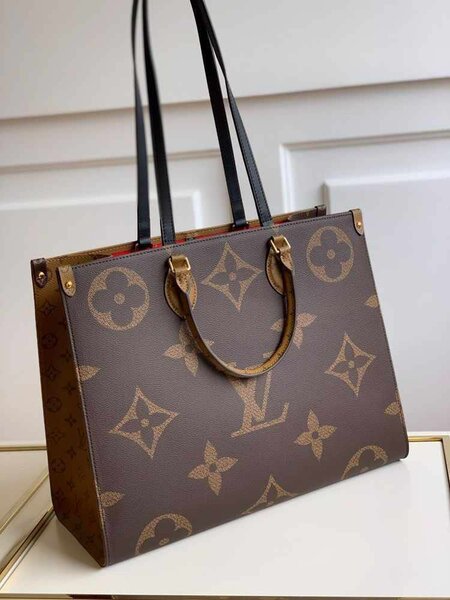 Quality hand bag for the Queens