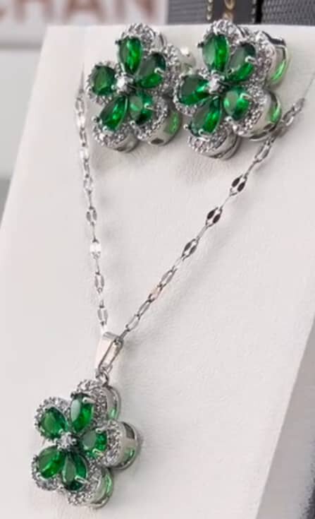 Ladies necklace