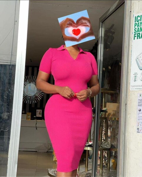 De très belle robe moulante très réelle