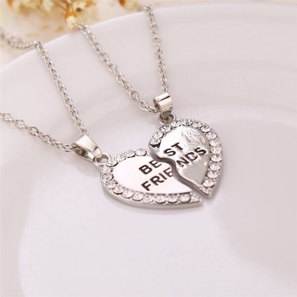 Couple/bestfriend necklaces
