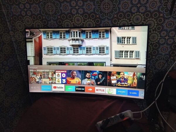 SAMSUNG CURVED TV