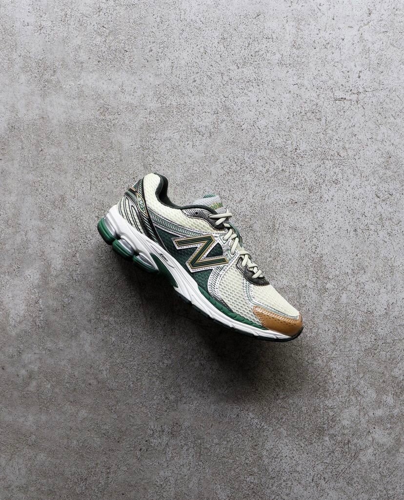 New Balance 860