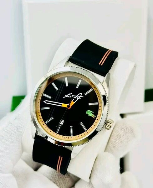 Montres élégantes Lacoste