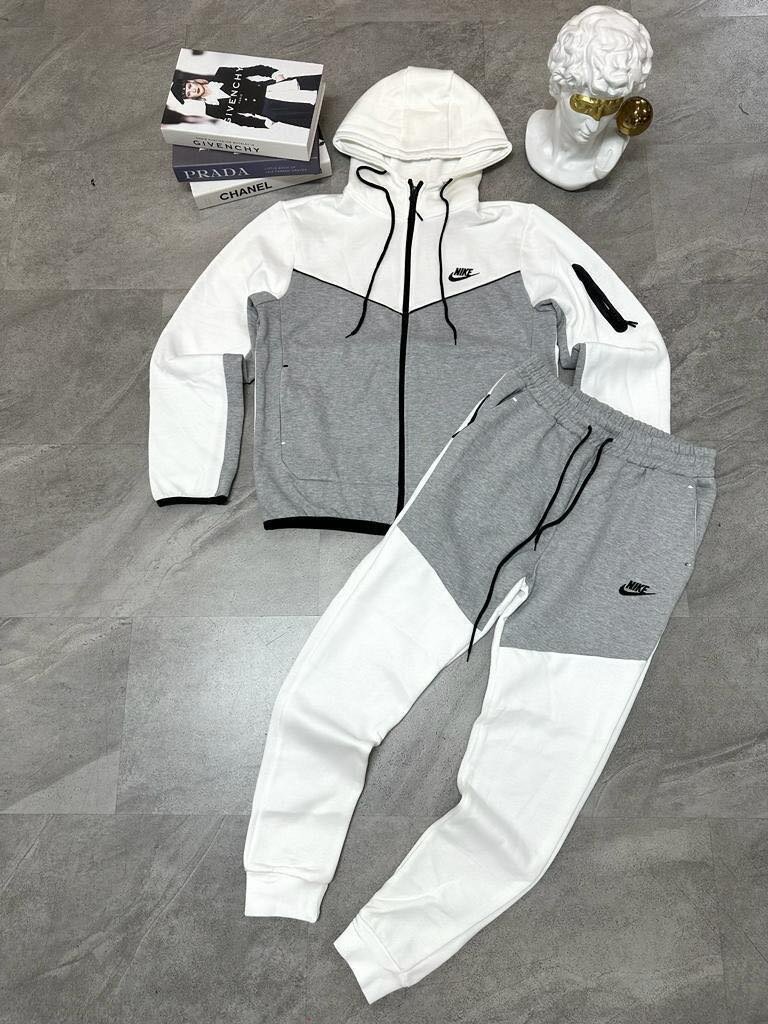 Nike tech