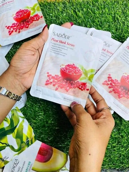 Hydrating face mask