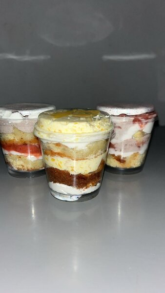 Layer cup