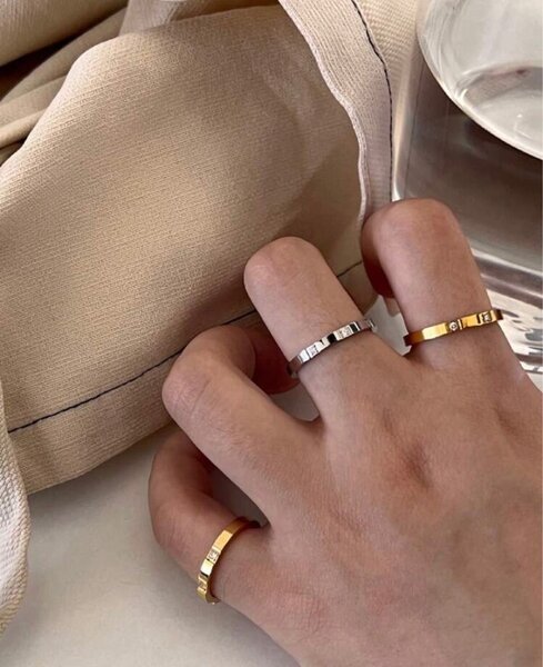 Bague élégante en or avec diamant