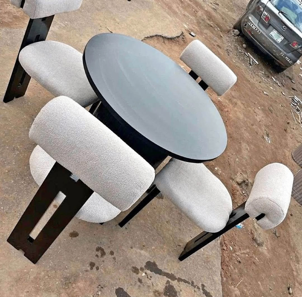Ensemble Table Rond et Chaises Modernes