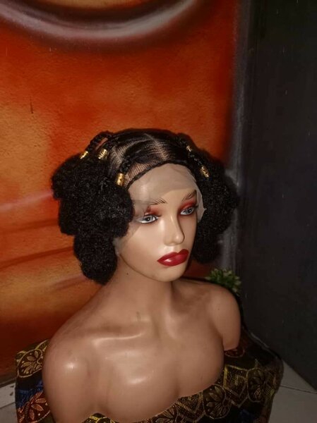 Perruque pom-pom