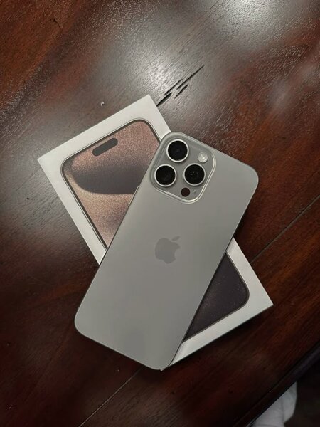 iPhone 15 pro max 256Go