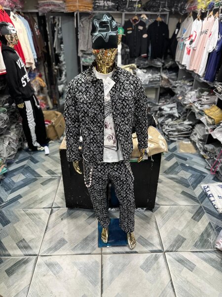 Costume en jean motif