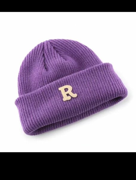 Bonnet en tricot avec lettre