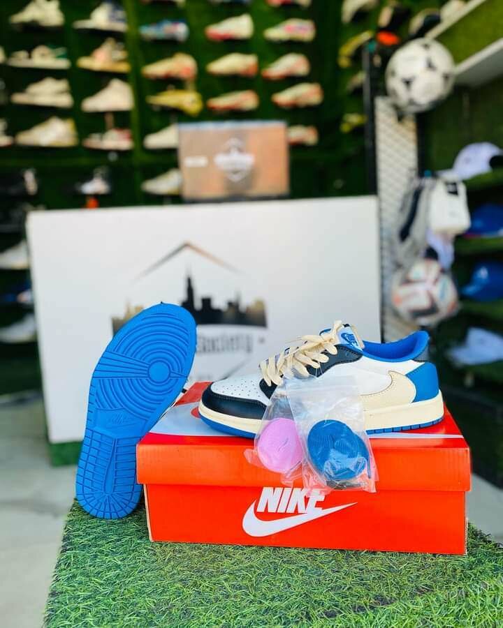 Low top j 1