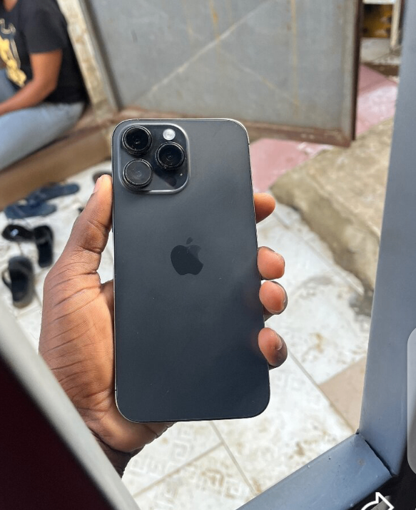 iPhone Pro Max Noir 128GB