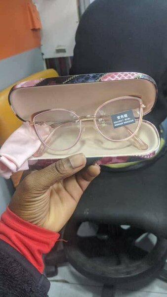 Colourmatic glasses