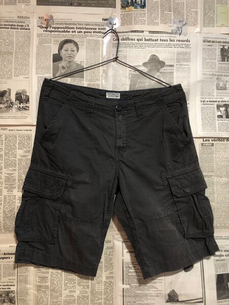 Short cargo homme moderne