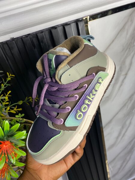 Kids sneakers