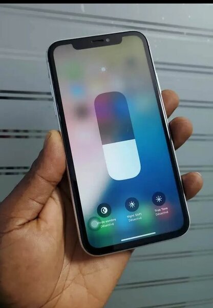 iPhone XR blanc 64GB débloqué