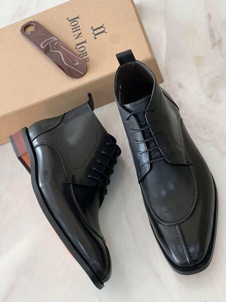 Chaussures habillées en cuir élégantes
