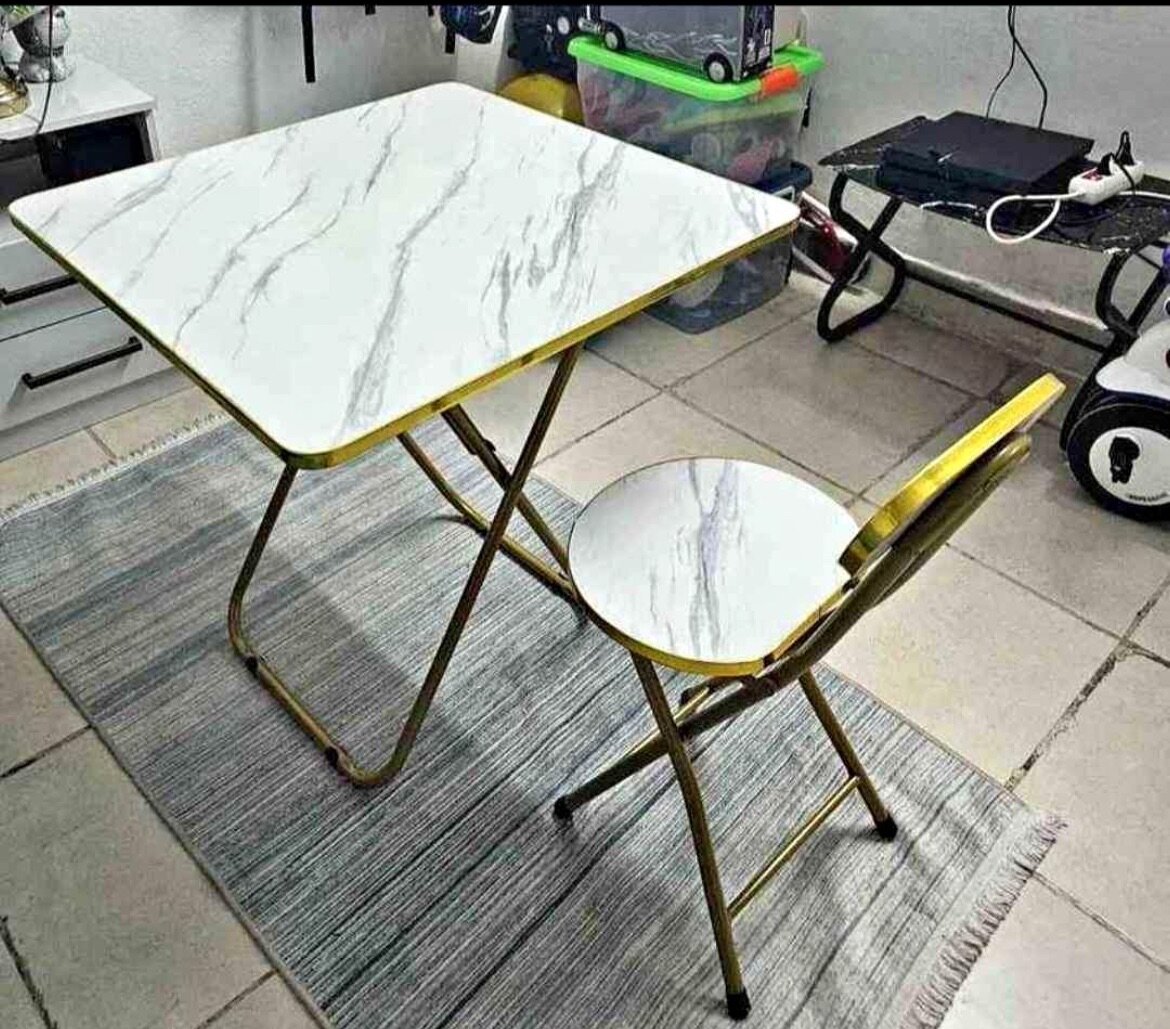 Table et chaise pliantes marbre