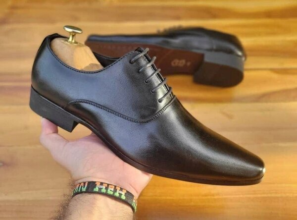 Élégants souliers en cuir homme