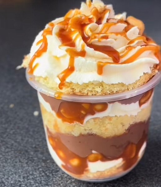 Layer cup