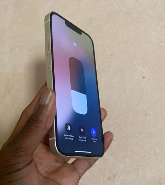 iPhone 13 simple