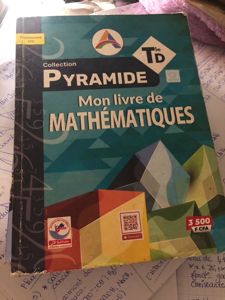 Livre de Mathématiques Pyramide Tle