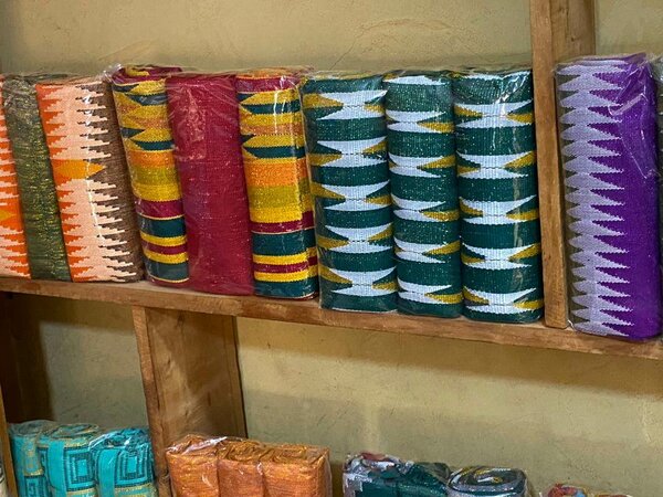 Weaving Kente