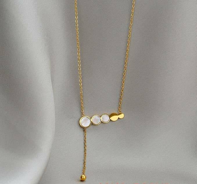 Collier de fleurs colorées
