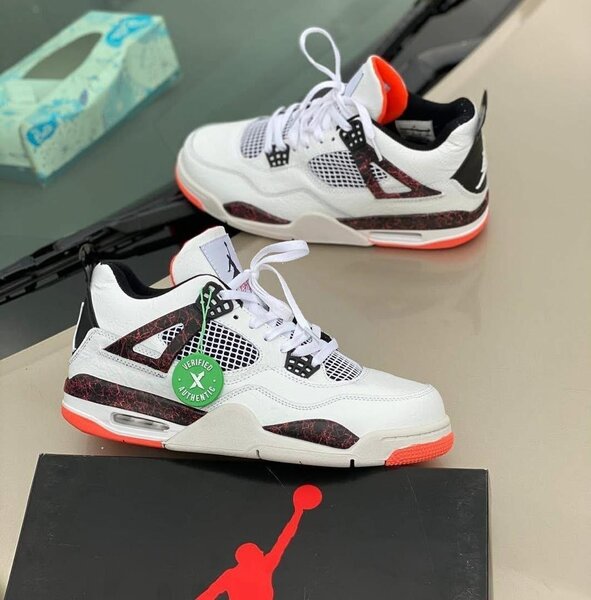 AIR JORDAN 4