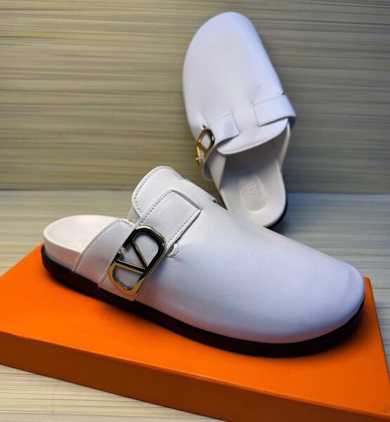 Mules et sandales élégantes