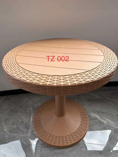 Table d'extérieur en rotin
