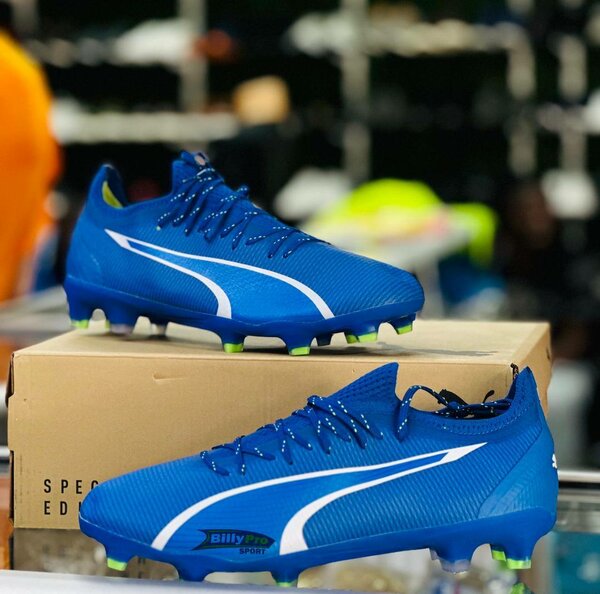 Soccer boots