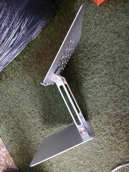Laptop stand