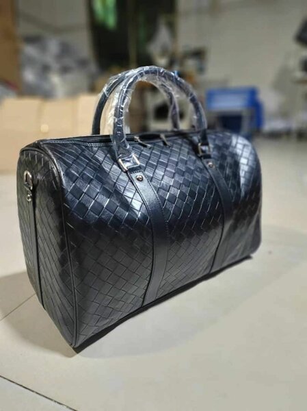 Medium traveling bag
