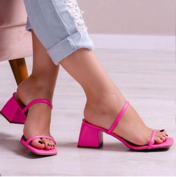 Flat heels