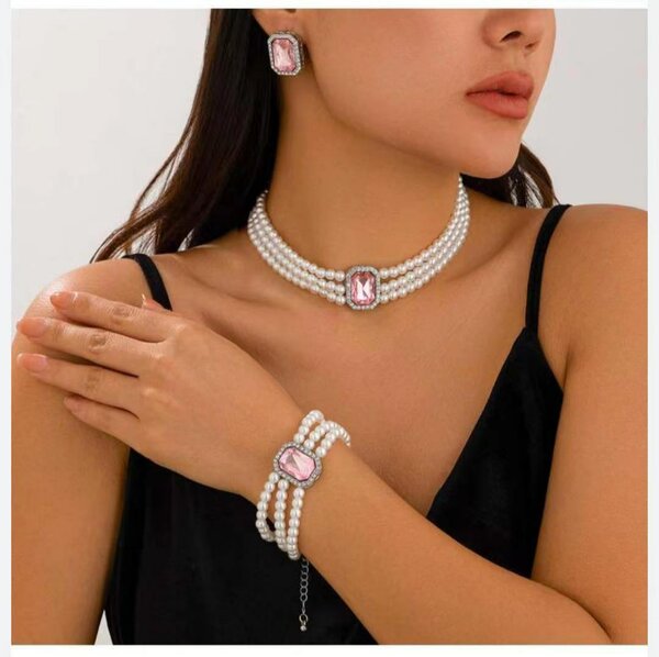 Ladies necklace set