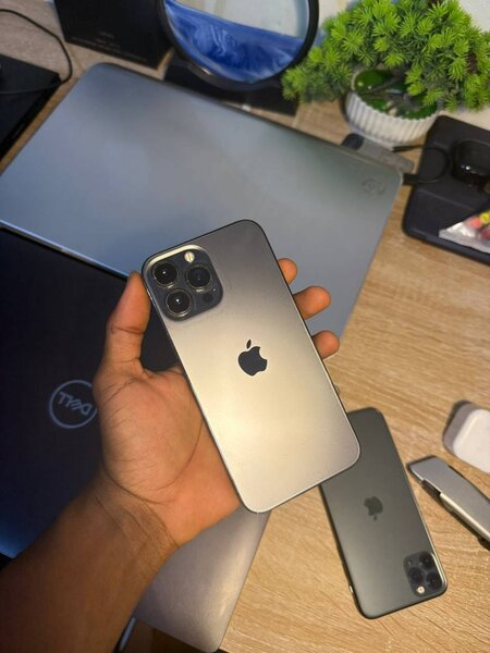 13 pro max 512gb Factory unlocked  Face ID and True Tone