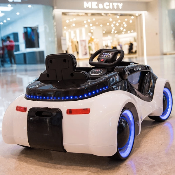 Voiture électrique enfant futuriste