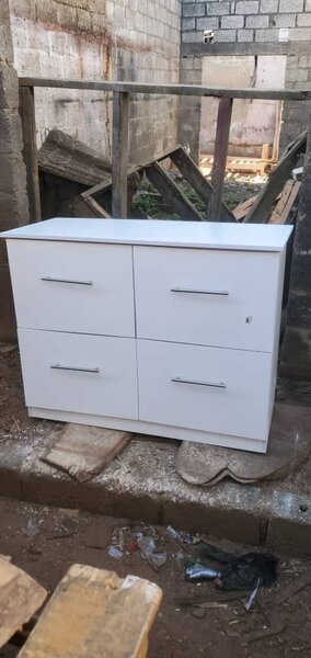 Chest of drawer