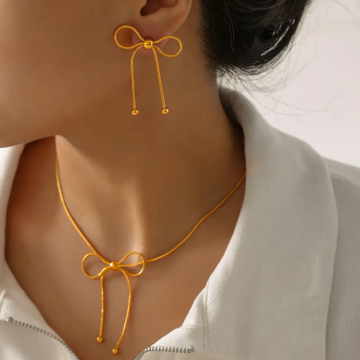 Chaîne et boucle d'oreille
