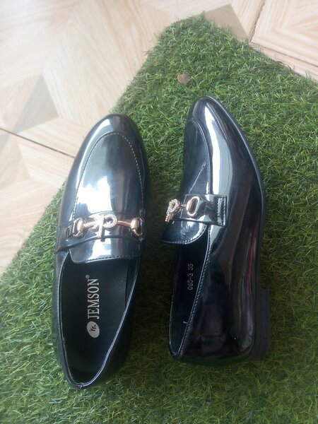Dressing shoes