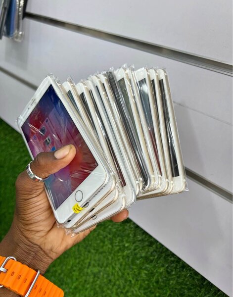 iphones available