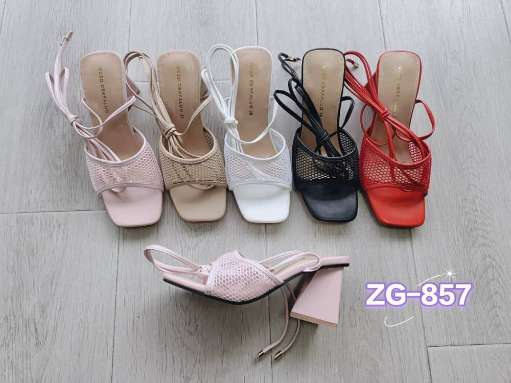 Flat heels