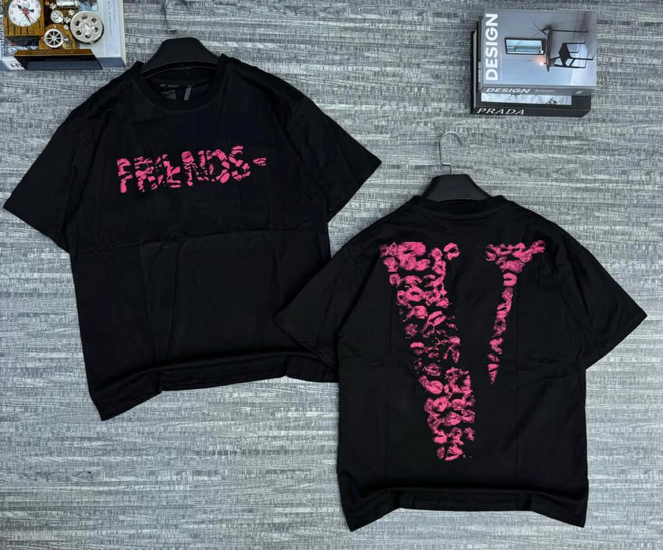 T-shirt black